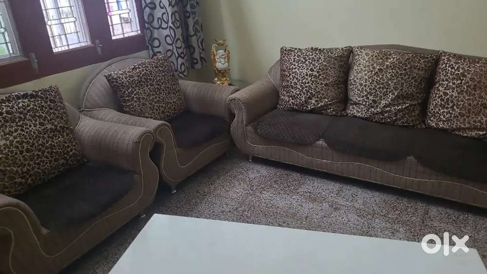 Timeless Vintage-Style Sofa Set (3+1+1) in Elegant Jute Colour Fabric