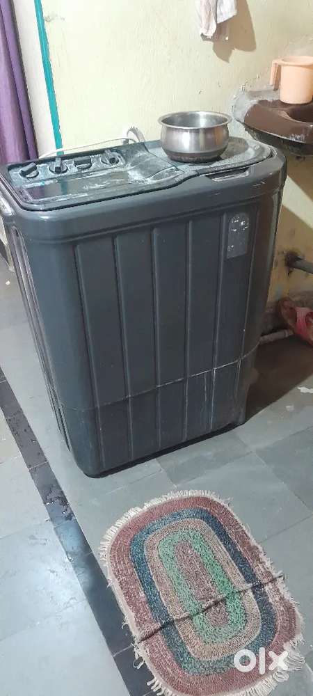 Whirlpool 5 year old semi automatic working condition washing machine