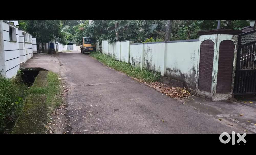 7cent,6cent,4cent plots avilable Aluva uc college