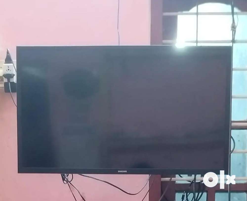 SAMSUNG 80 cm (32 Inch) HD Ready LED Smart Tv