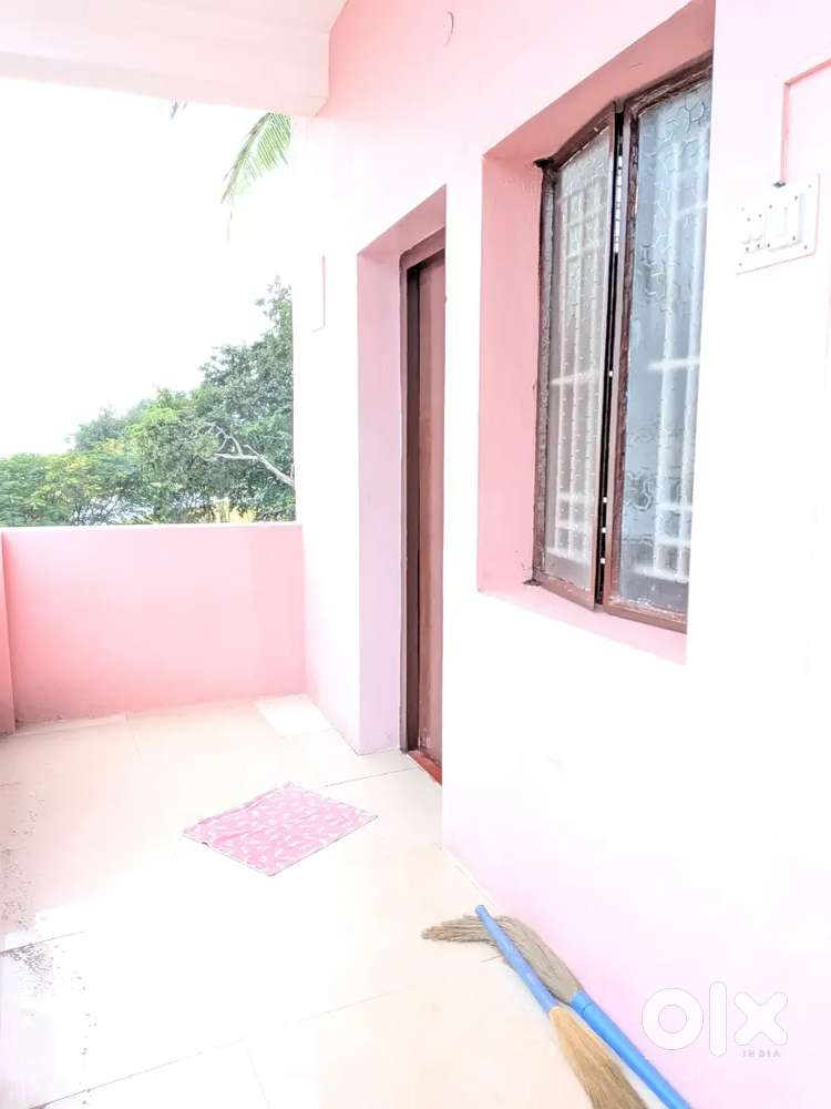 Bachelor room for rent in Kavundampalyam bus stop