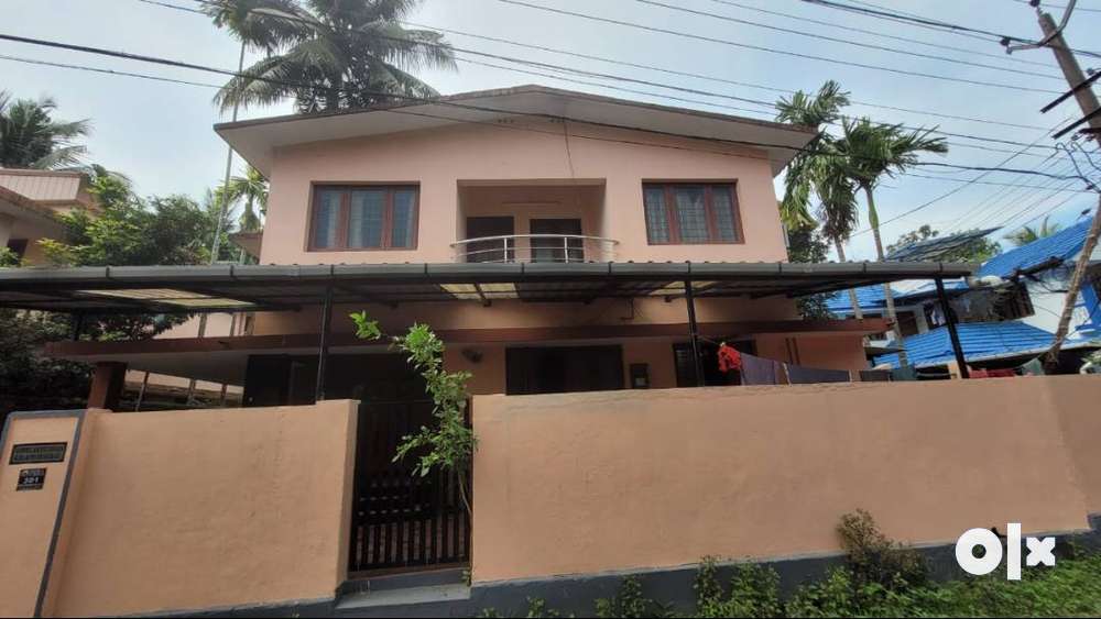 5 cent plot with 2000 sqft 4BHK house for sale at near Hillpalace .