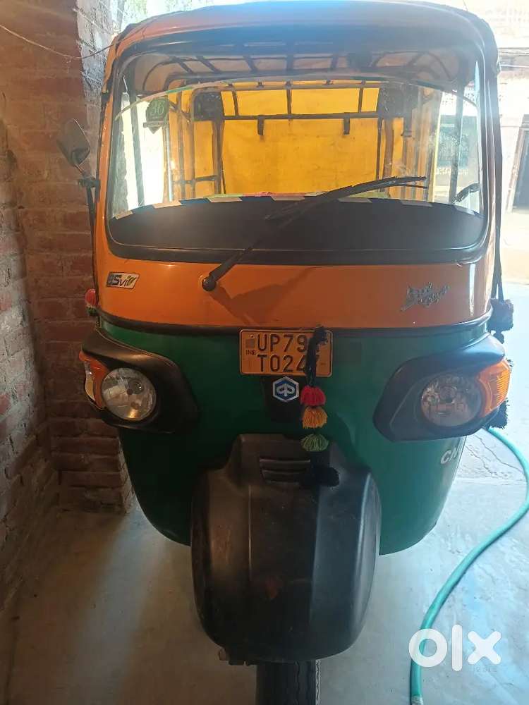 Auto cng +petrol Piaggio aape city