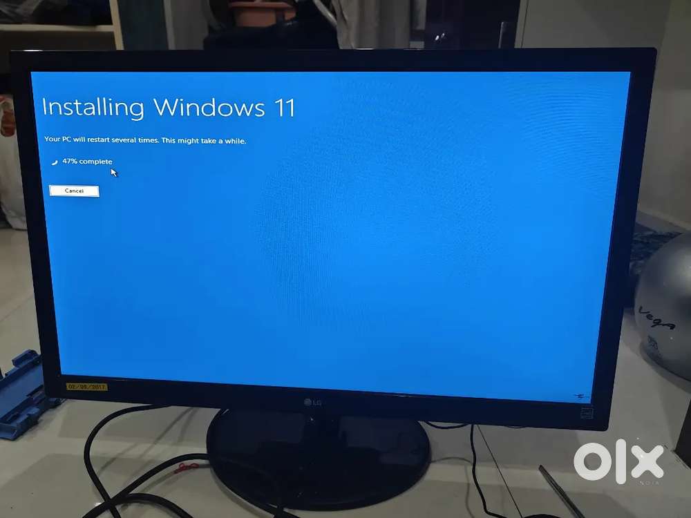 Dell ,Lenovo 24 inch and Lg 27 inch monitor.