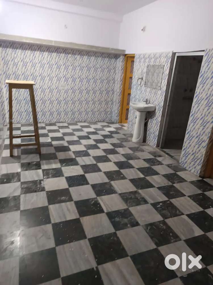 Beautiful 2bhk on rent at basanti colony ,1.5 kms from r. station.