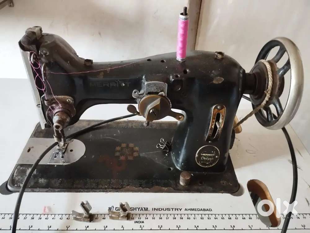 Swing Machine with Stand – Good Condition