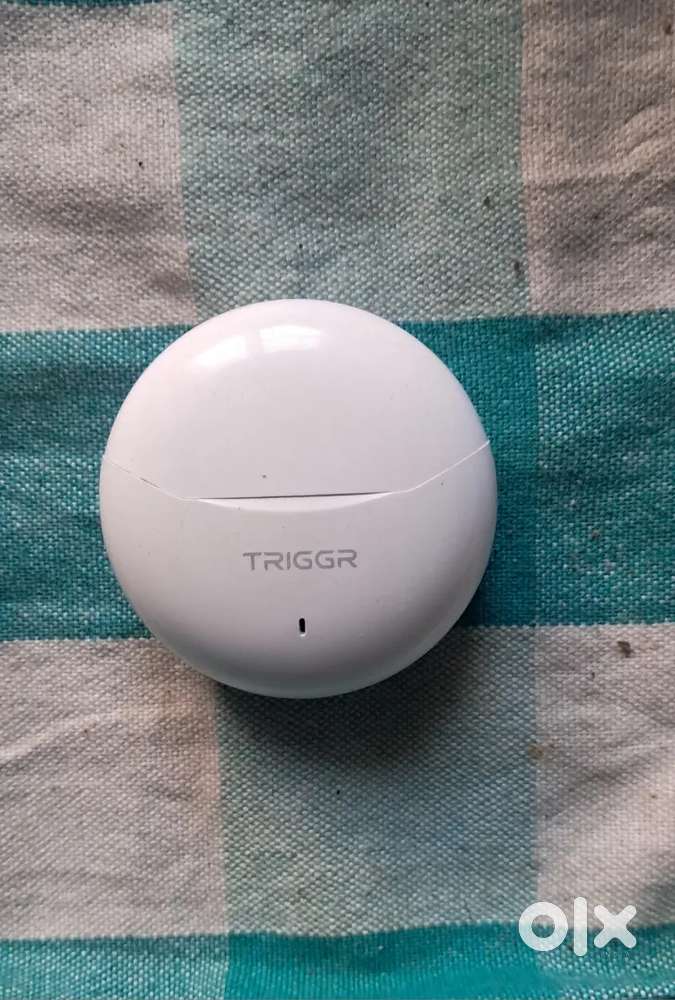Trigger earbuds