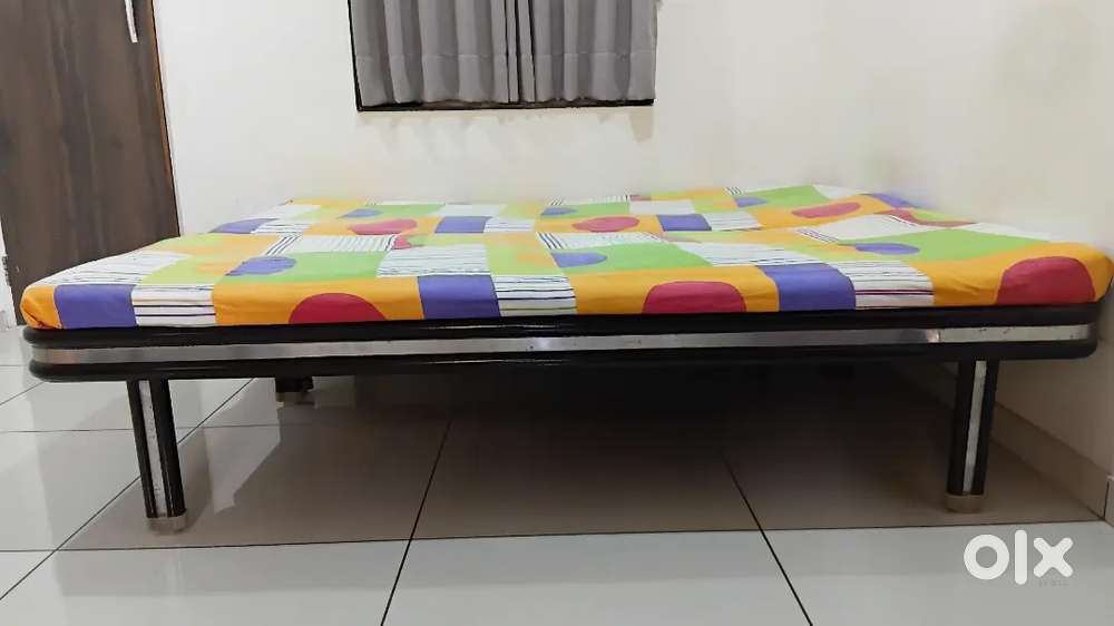 2 Bed and 2 mattress