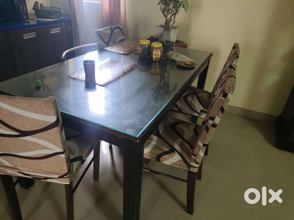 4 seater Dining table from hometown age 5yrs