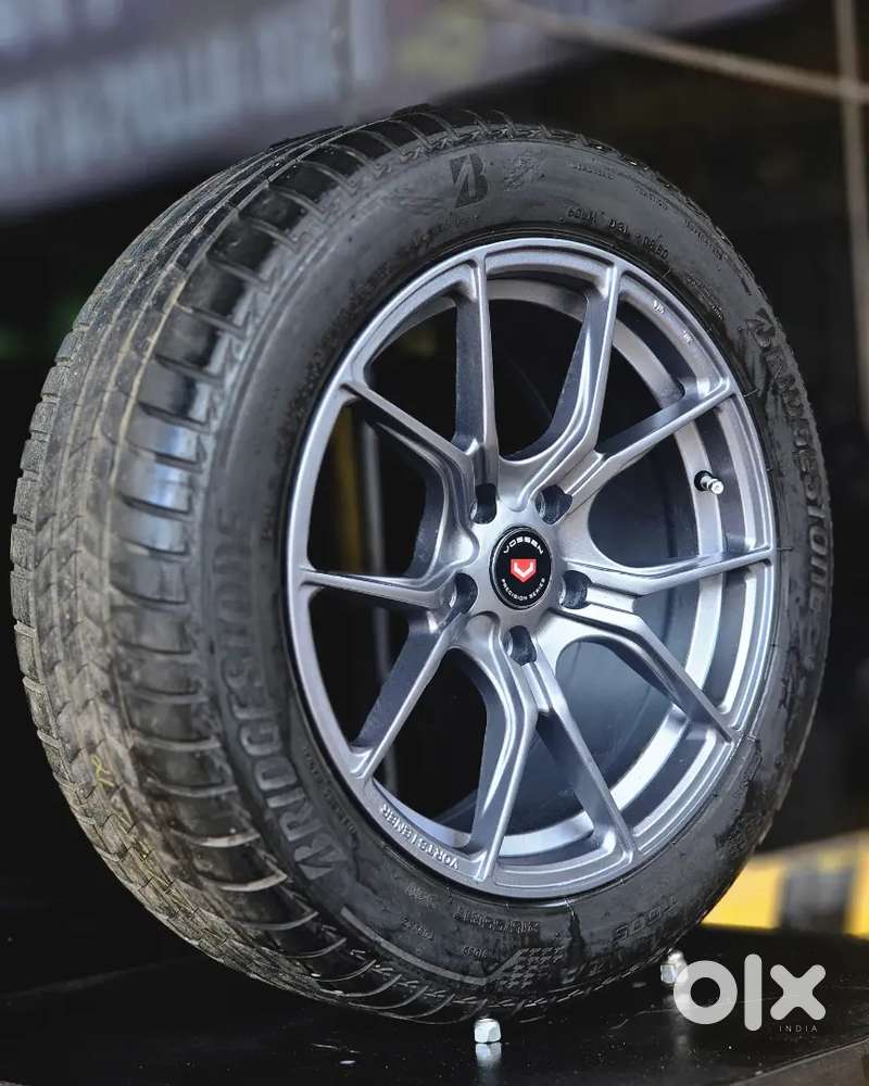 17 Inch 5 Hole 112/114 Pcd 8J 4 Used Alloys And 215/55/17 4 Tyers