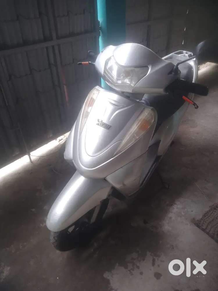 Good condition electric scooter avon