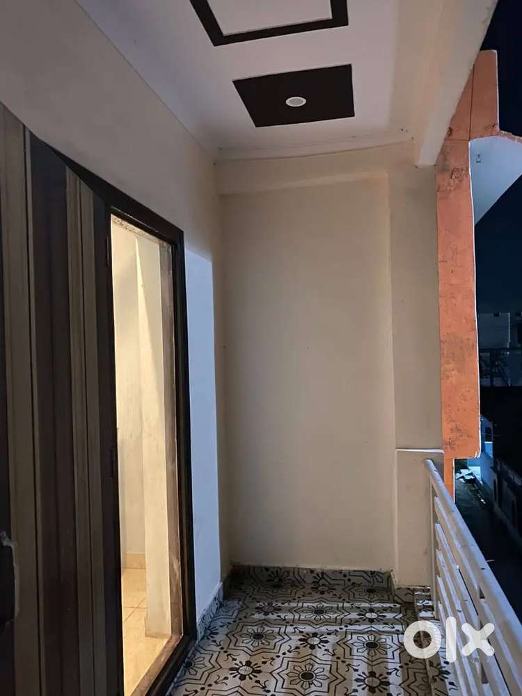 Independent floor only for couple/family