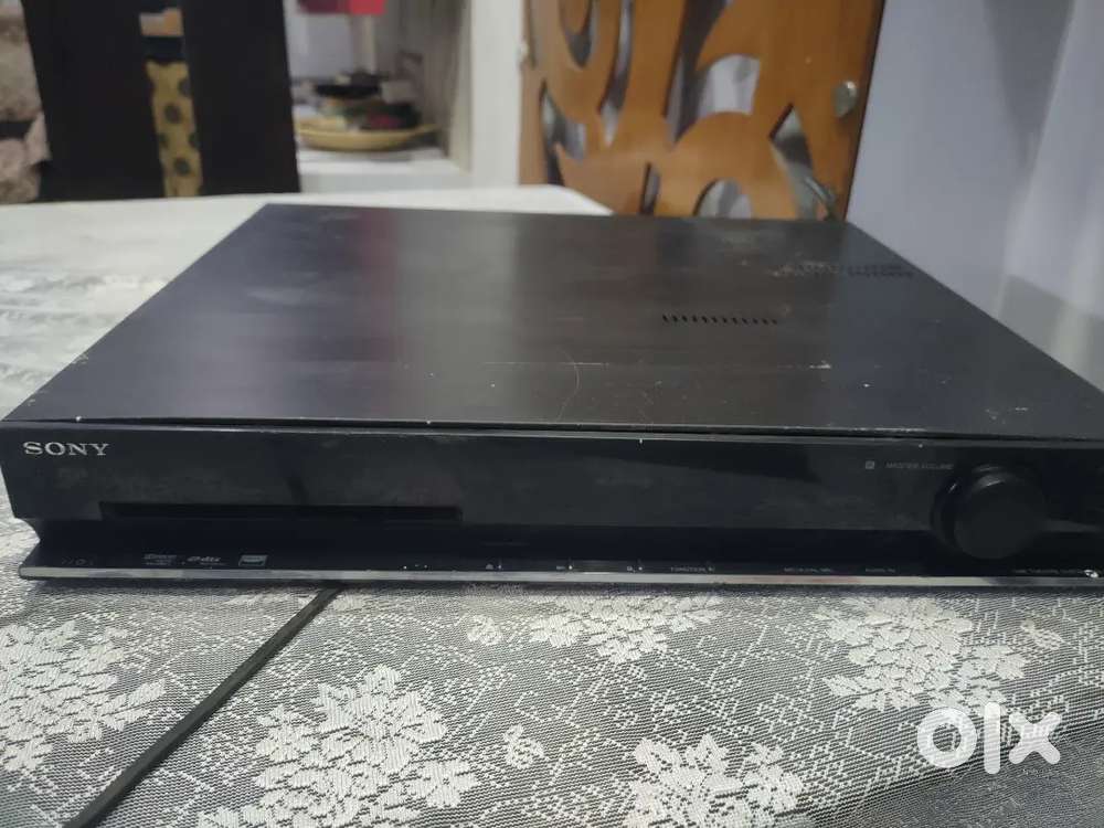 Sony DAV DZ 510 model 1000 watts unit only
usb cassette BT and aux