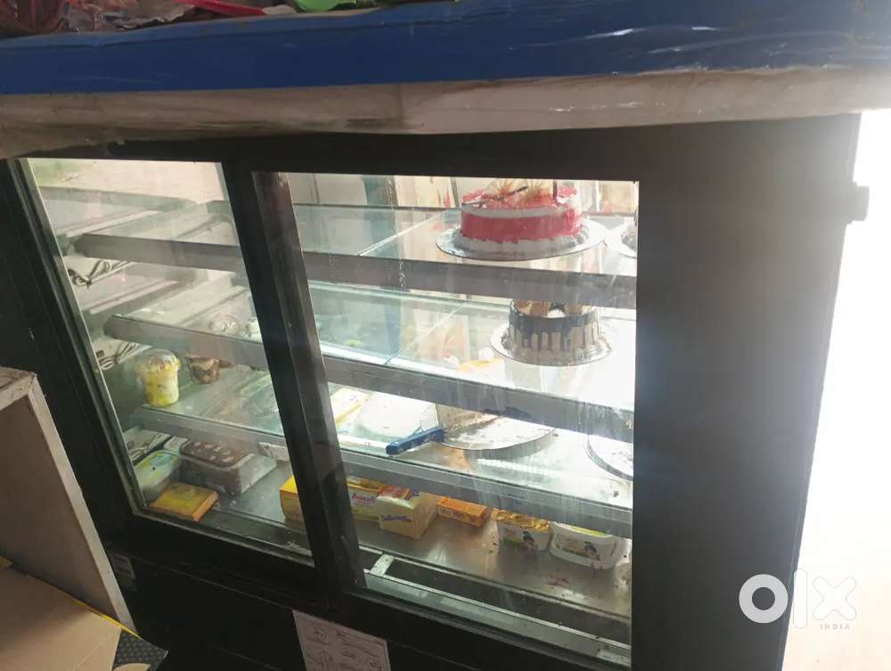Cake glass counter