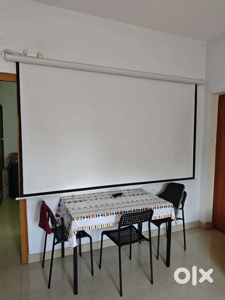 Motorised Home Theatre Projector Screen 8 Ft. x 6 Ft. With remote