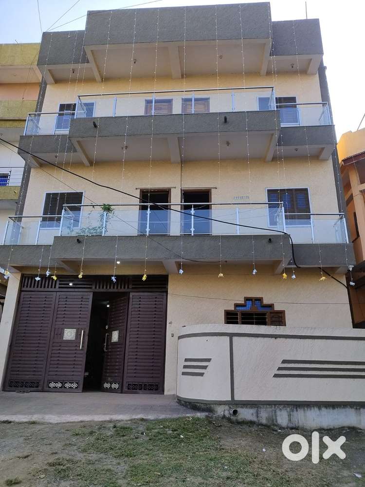 Well built , big balcony, pretty new, beautiful, spaciousf