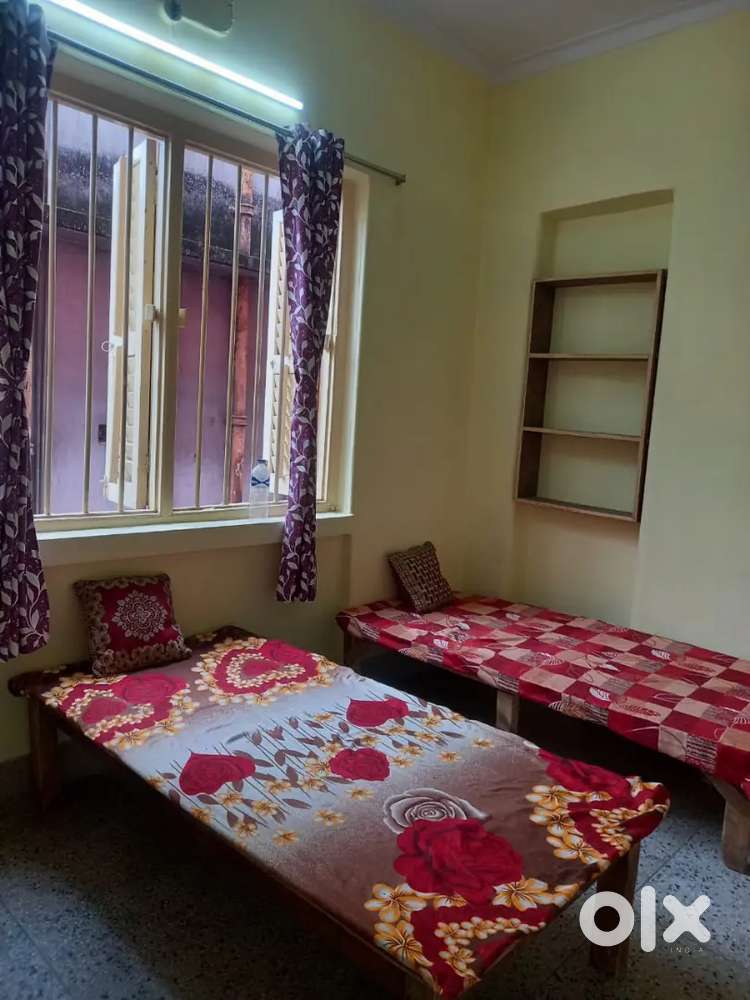 Ladies PG/Mess/Hostels.Ballygunge railway station in 3 minutes warking