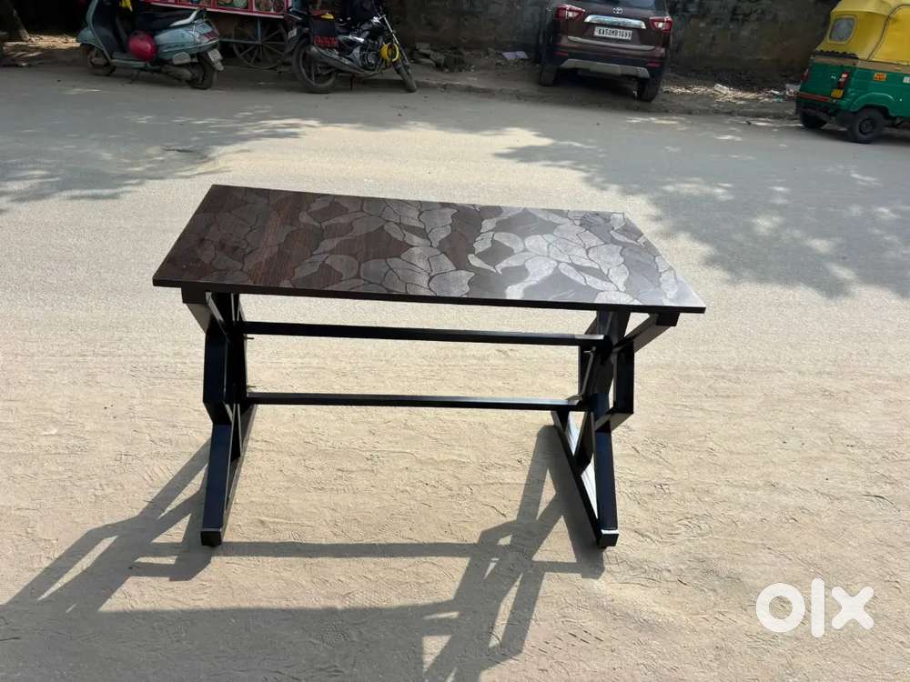Brand new metal study table or computer table for sale cod available