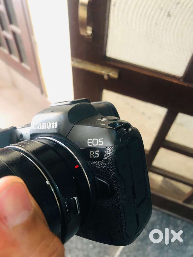 Canon R5 body only with bettery+ charger