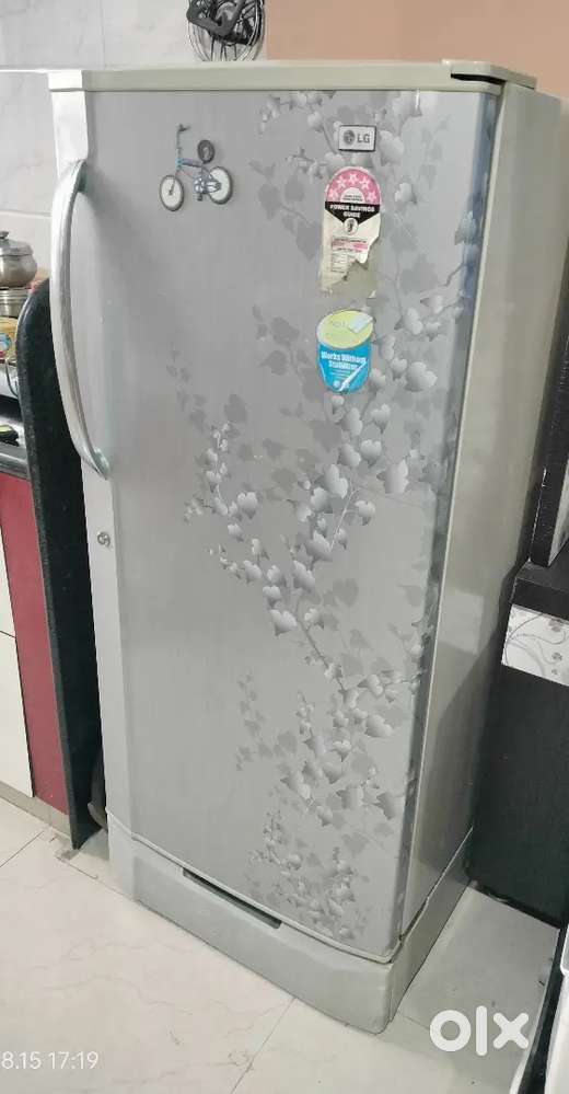 215 L fridge/Refrigerator