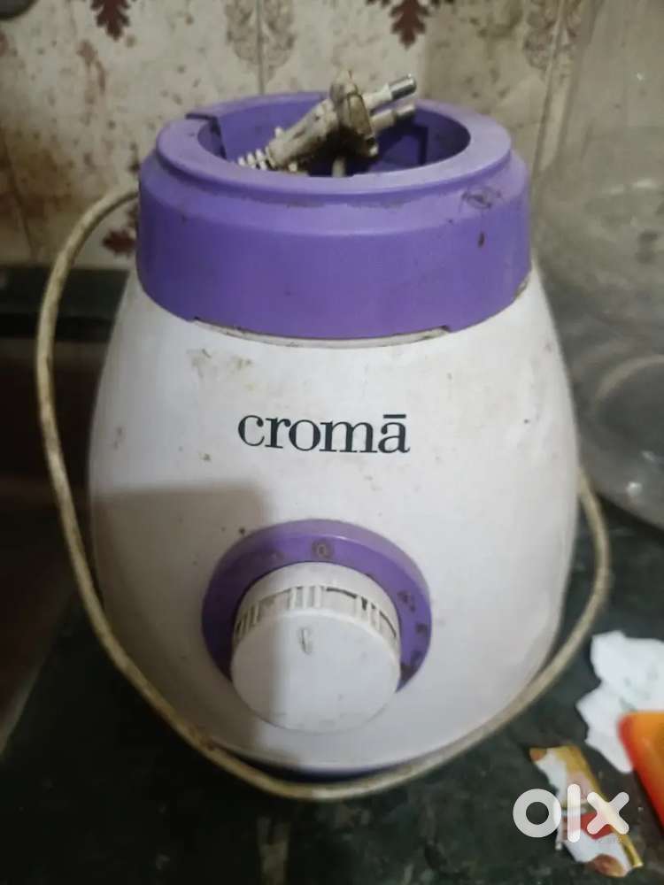 Good condition mixer ,cooker and other kitchen things