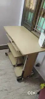 Computer table