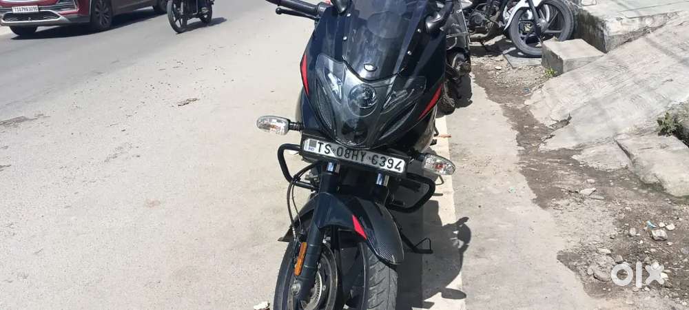 Bajaj pulsar 220