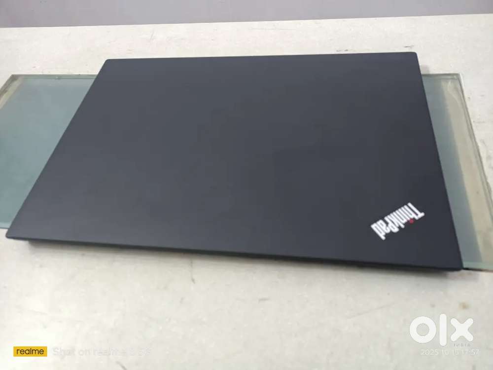 Lenovo ThinkPad slim Ryzen 5 pro Ram 8gb SSD 256gb graphics 4gb