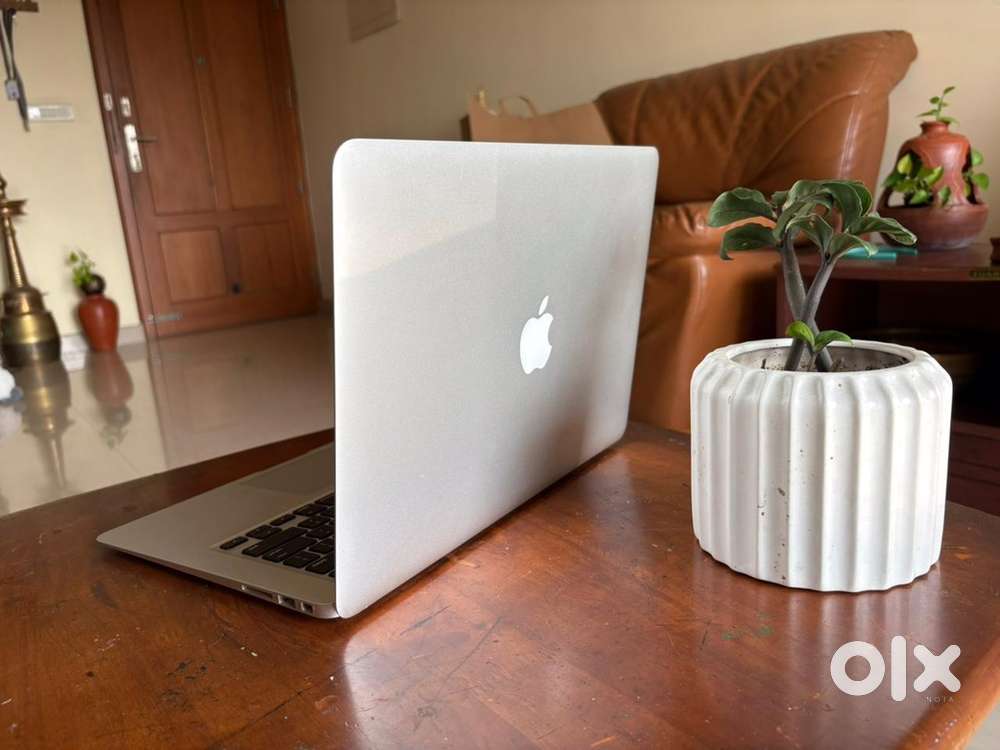 MacBook Air 13 inch 2017 i5 8gb ram