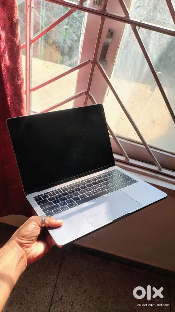 Macbook pro 2019 (i7 16/512) Price fixed