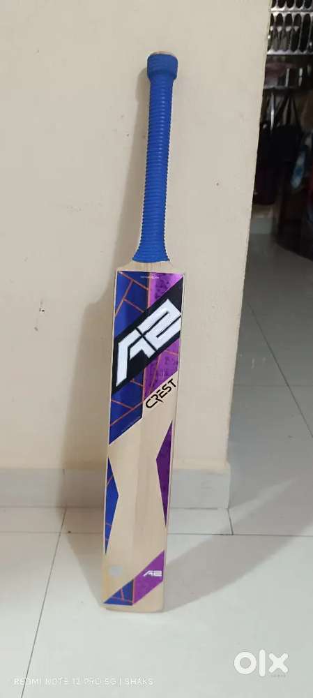 A2 crest cricket bat.