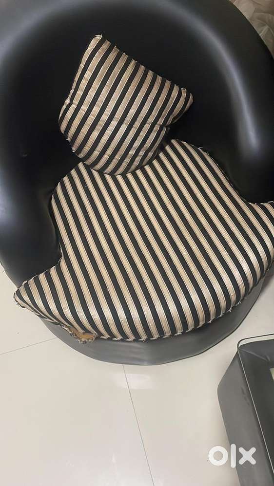 5 seater sofa with table