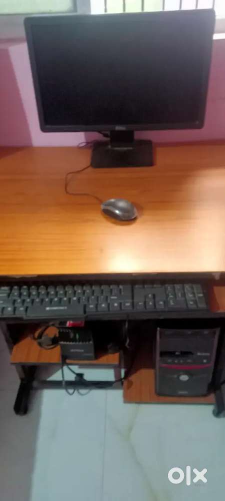 DellComputer set ( 1 monitor,1 cpu,1 keyboard 1) with table available