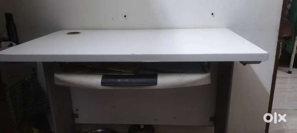 Computer table