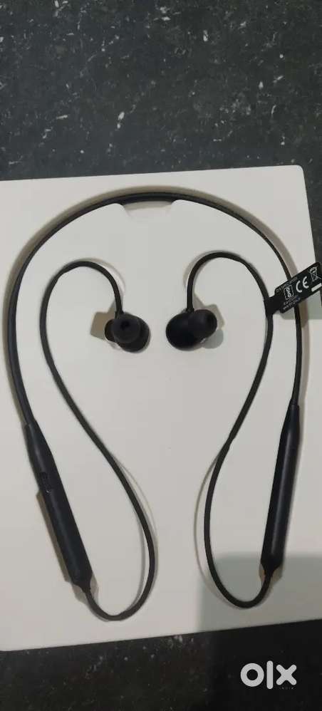 Neckband OnePlus bullet z2 new,good bass,good clarity,for urgent sale.