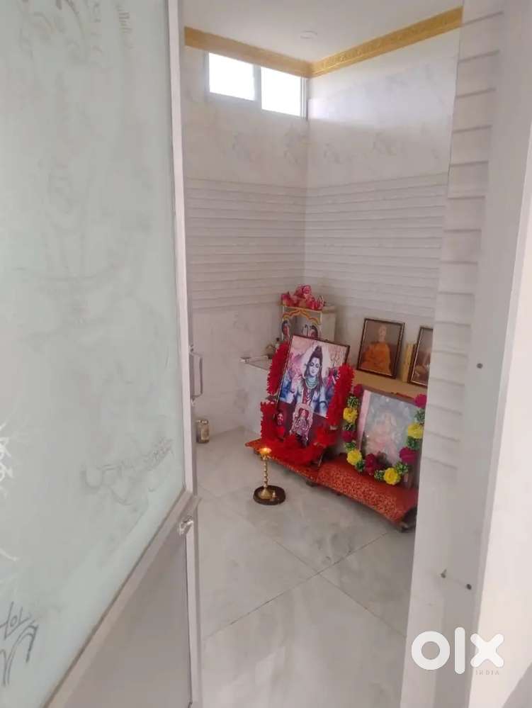 Independent flat at main road, fauzdari patty