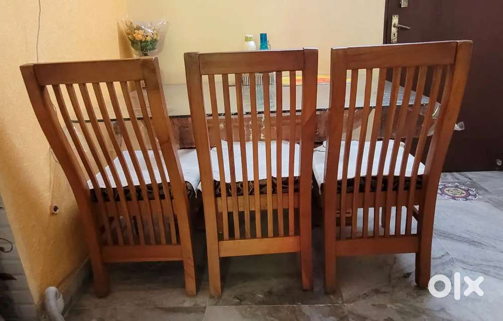 Dining table with 4 chair