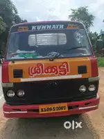 Mahindra nissan loadking