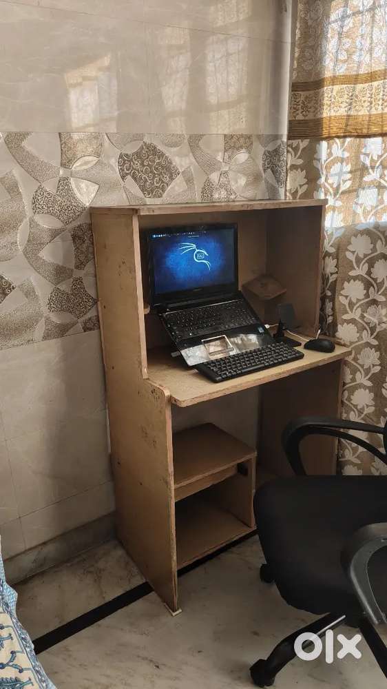 Wodden computer/Study/Work desk