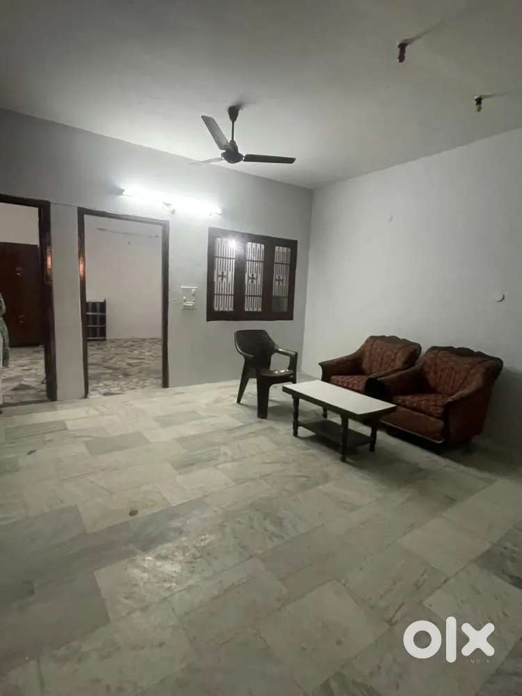 2 bedroom , living room , 2 bathroom , washing area .1 walk-in closet