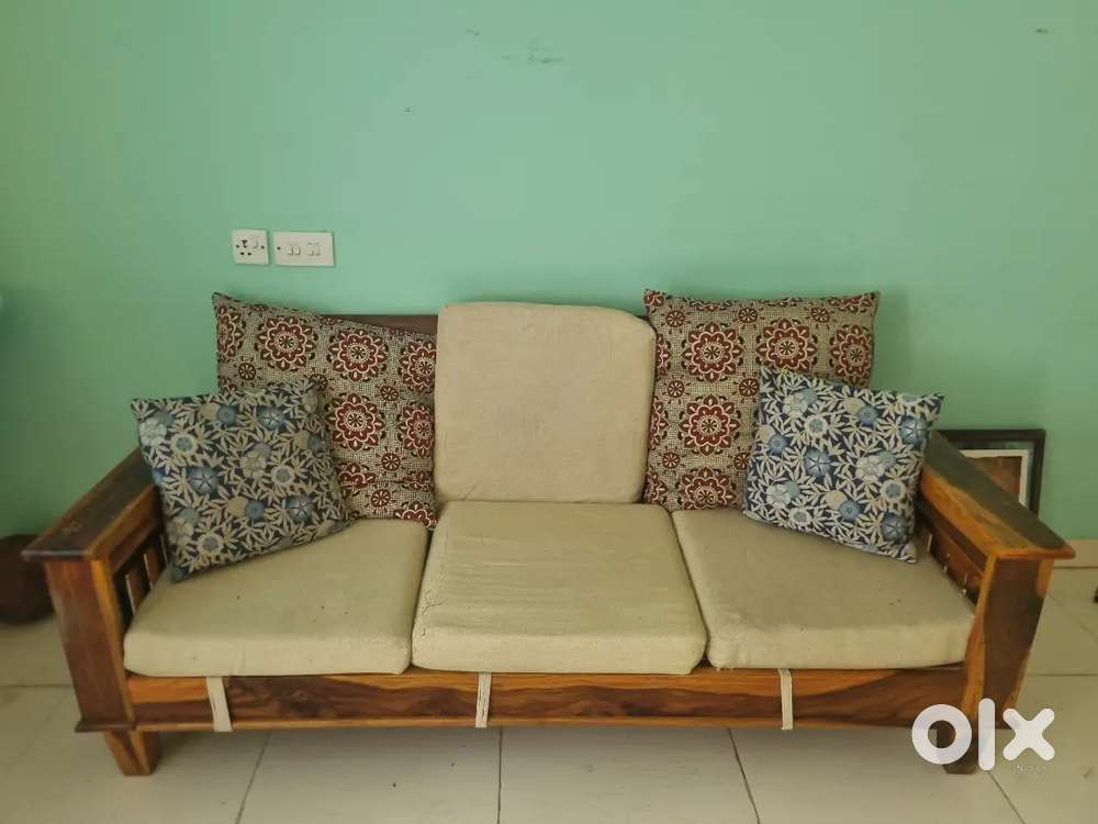 Exquisite Sheesham Wood Sofa Set - 3+1+1 Seater - Mint Condition!