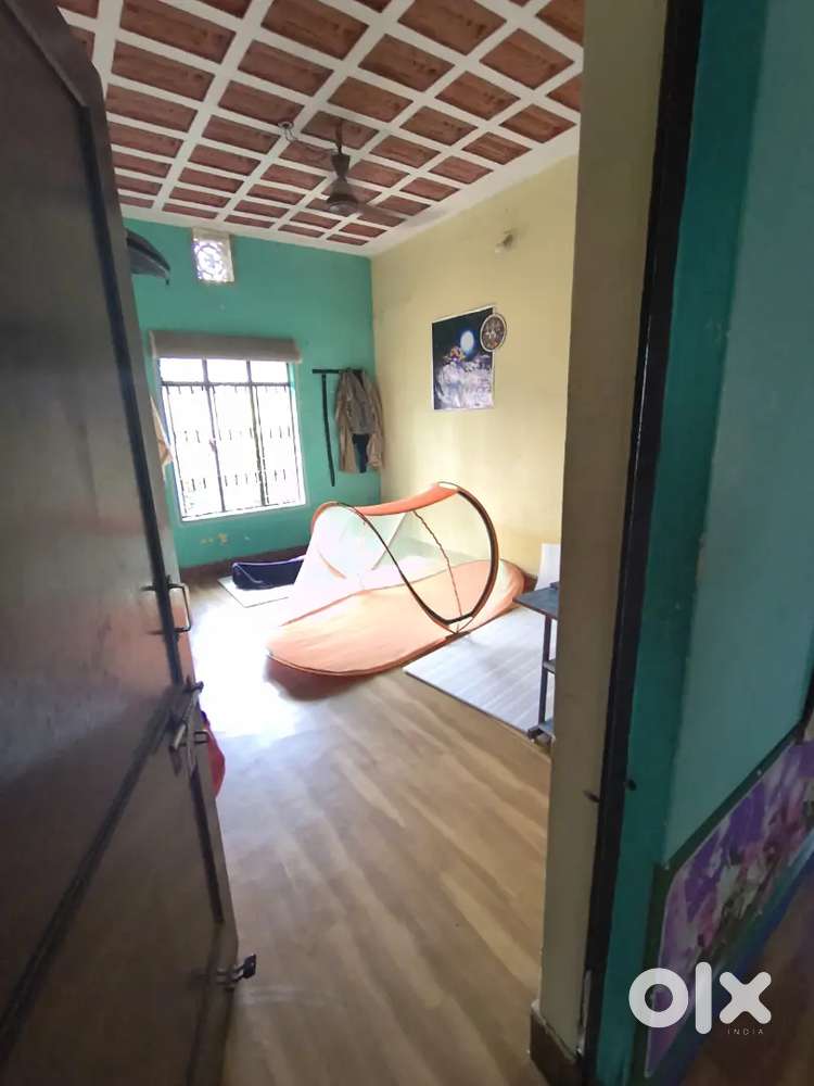 Youth Hostel on Rent for boys only