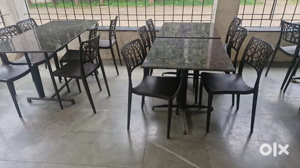 Hotel Tables and Chairs 10 Tables and 40 Chairs