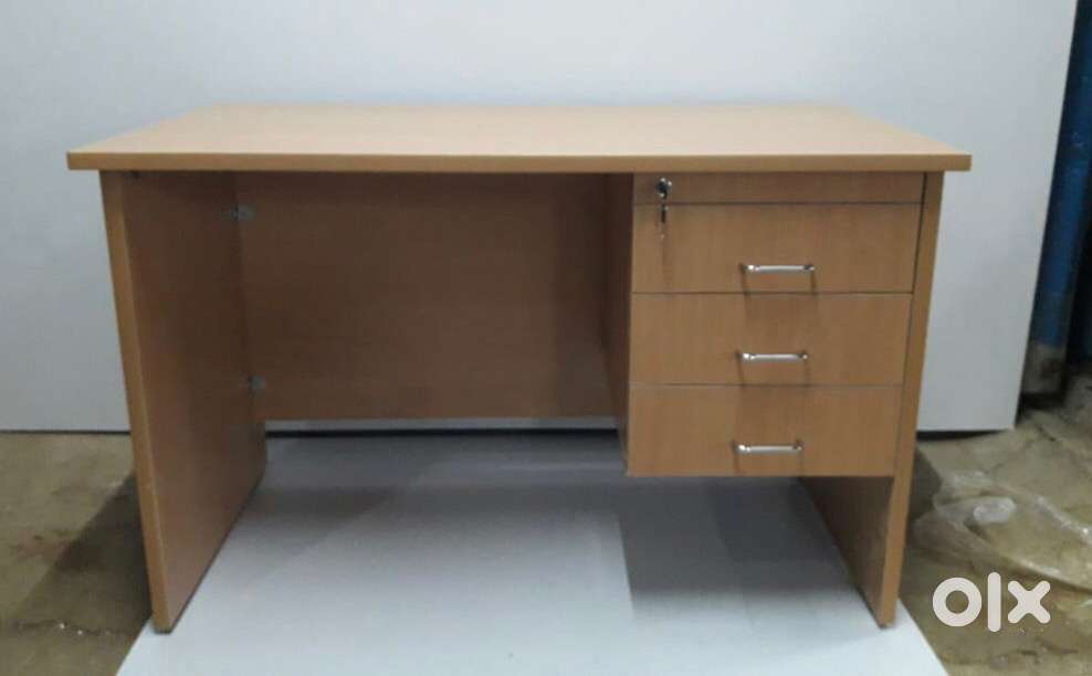 IMS furniture offer computer 4 feet table with chair combo