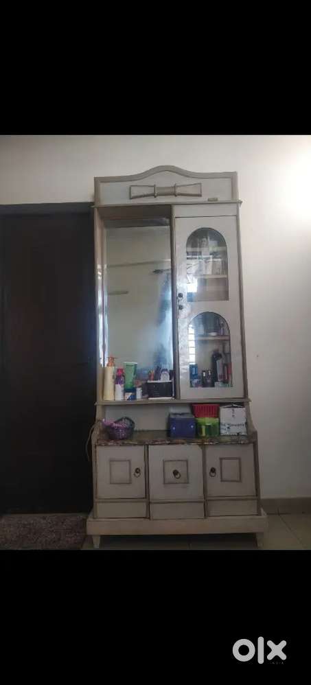 Dressing table for urgent sell