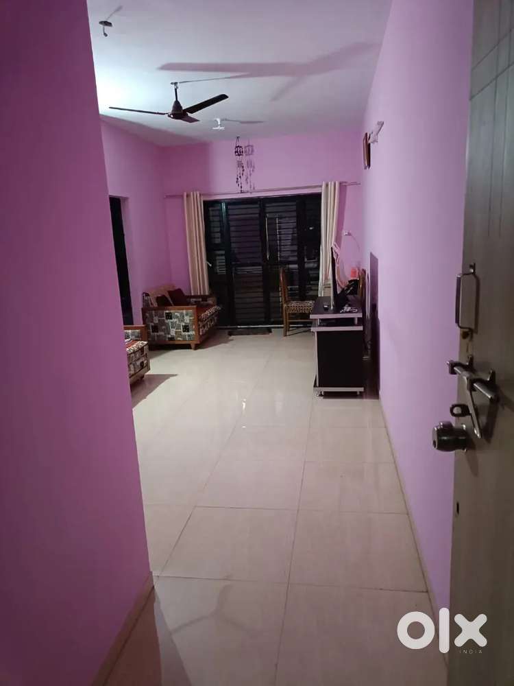 good condition & at prime location 2bhk flat for rent at 1 at floor