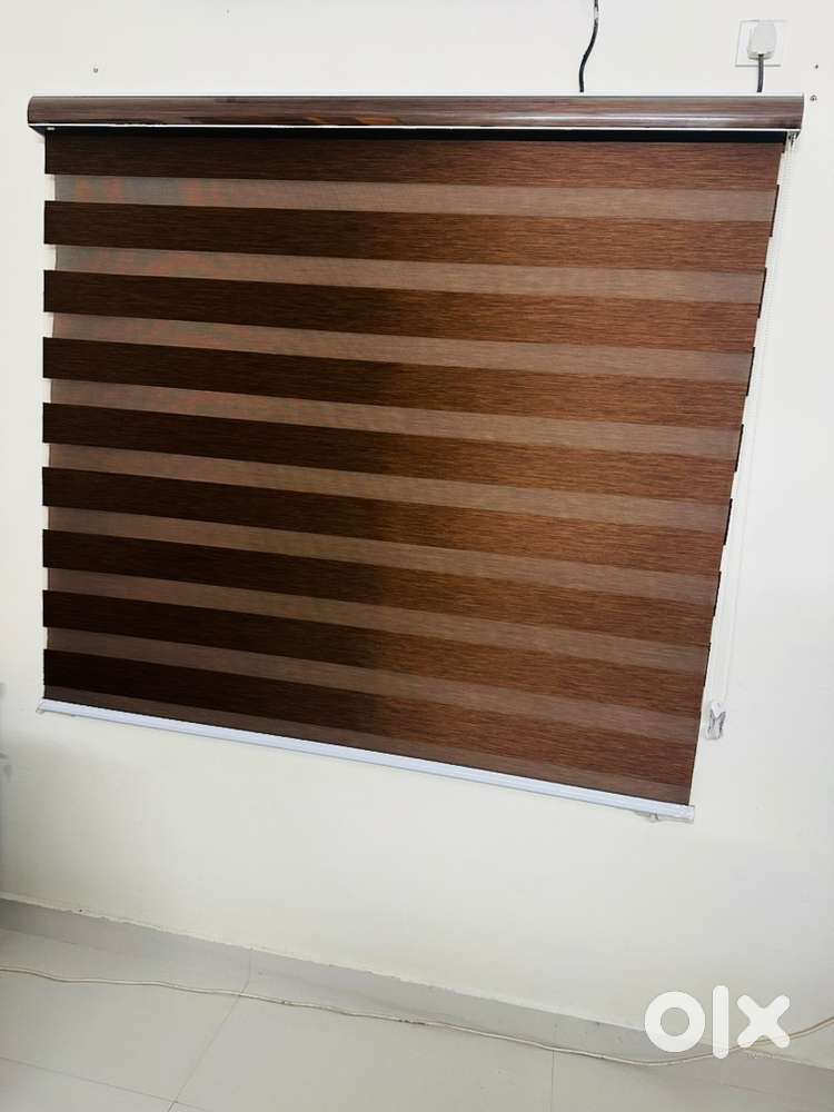 Blinds. 2 nos. 150 x 150 cm