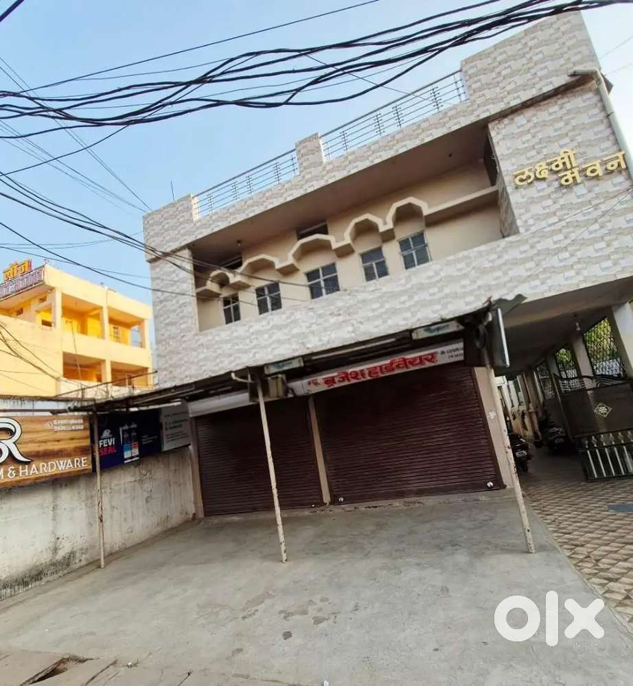 Commercial Shop for rent - 210sq ft, car Parking + washroom.
