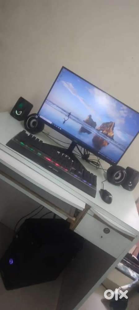 Gaming Pc and monitor for same in mint condition