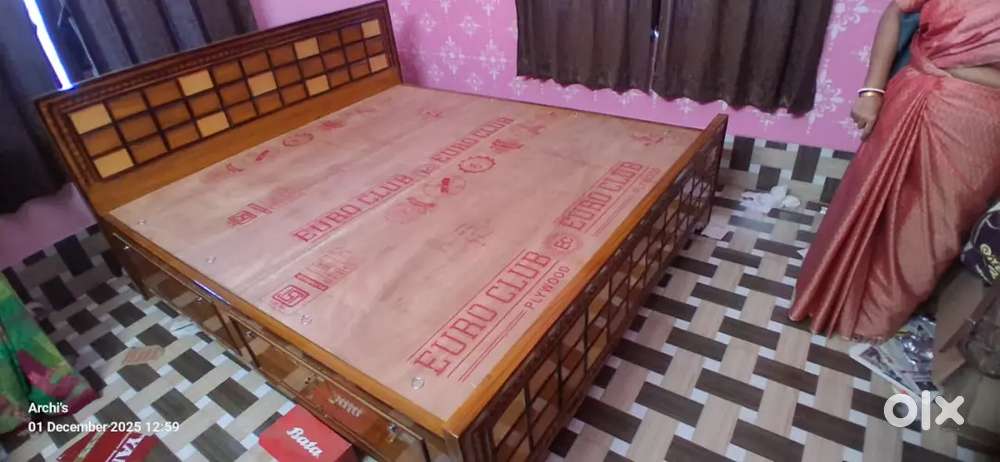 King size wooden bed with mattress